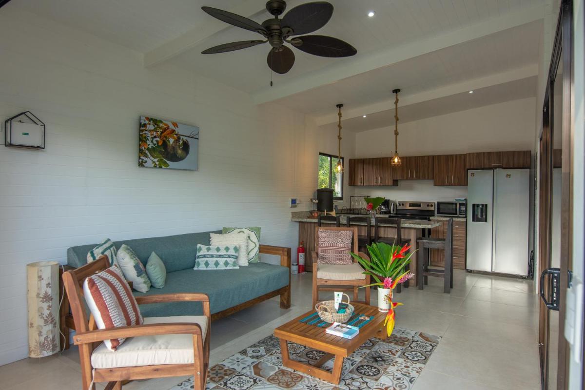 Namaitamí Casa Hermosa con AC y piscina a Solo 650 Metros del Parque Nacional Cahuita - Housity