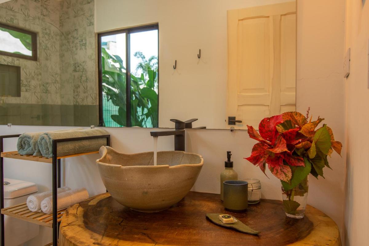 Namaitamí Casa Hermosa con AC y piscina a Solo 650 Metros del Parque Nacional Cahuita - Housity