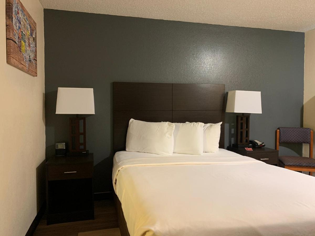 Brentwood Inn Clinton - Housity