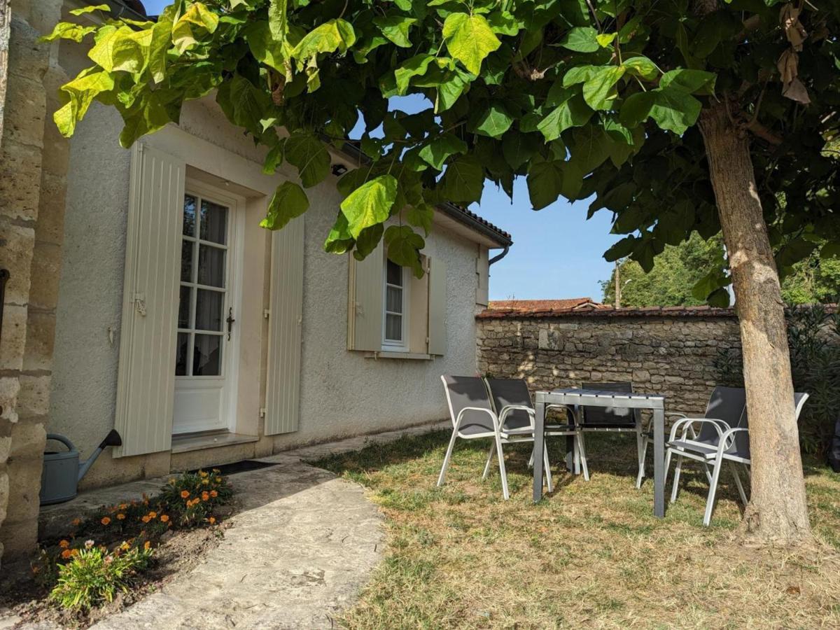 Maison charentaise rénovée avec jardin privé, proche d'Angoulême et activités en bord de Charente - FR-1-653-208 - Housity