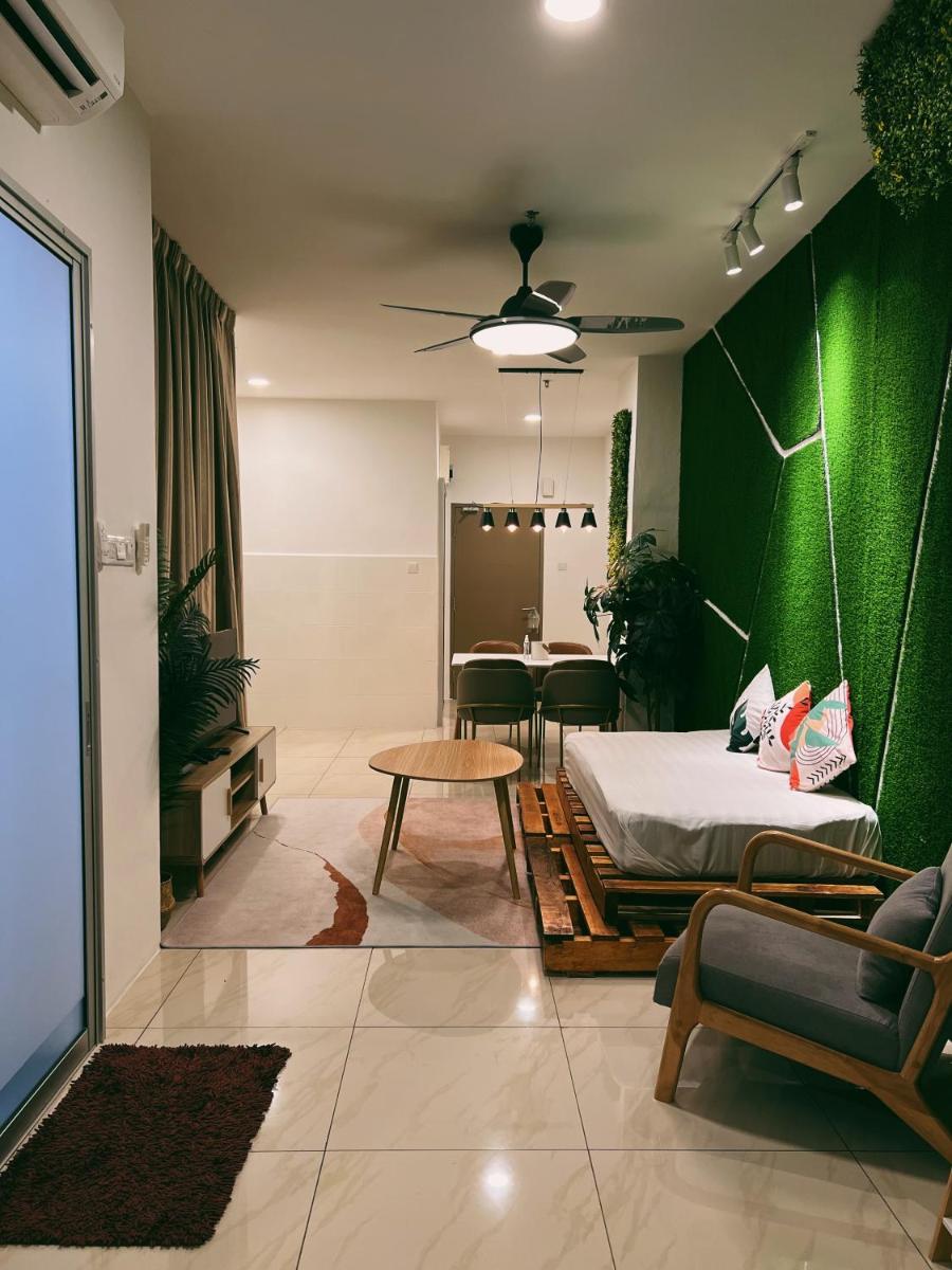 Stylish 2 Bedroom Apartment by Thirteen Residence at ITCC Manhattan suites TR09 - Housity