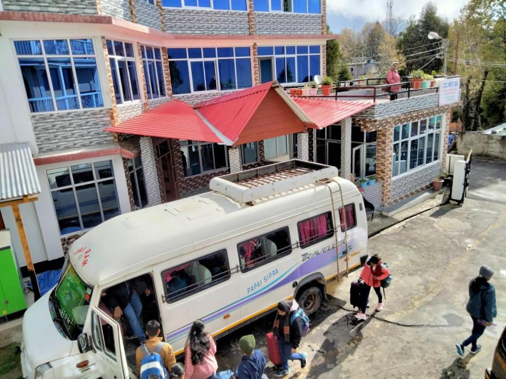 Hotel White Tara - Housity