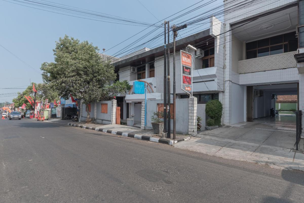 RedDoorz Syariah near Taman Kota Kuningan - Housity