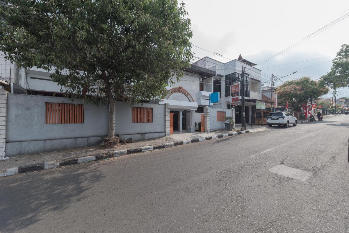 RedDoorz Syariah near Taman Kota Kuningan - Housity