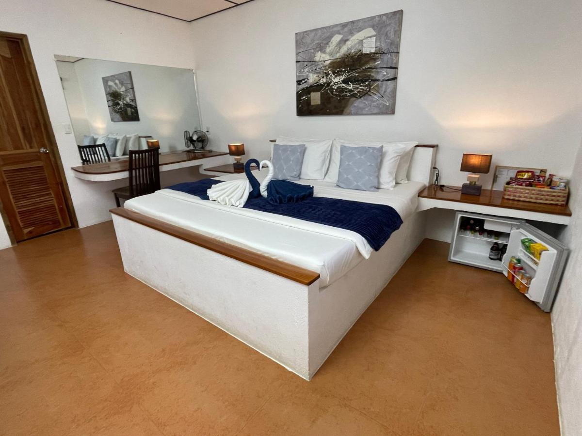Parrot Resort Moalboal - Housity