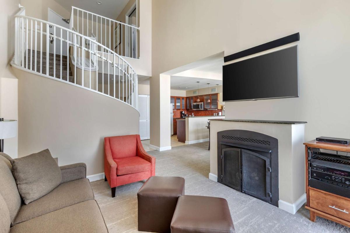 Hilton Vacation Club Ocean Beach Club Virginia Beach - Housity