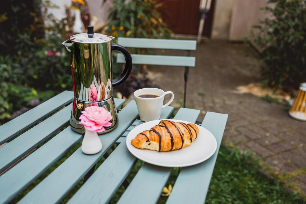 Charmanter Altbau zwischen Altstadt und Klinikum mit Parkplatz - Housity