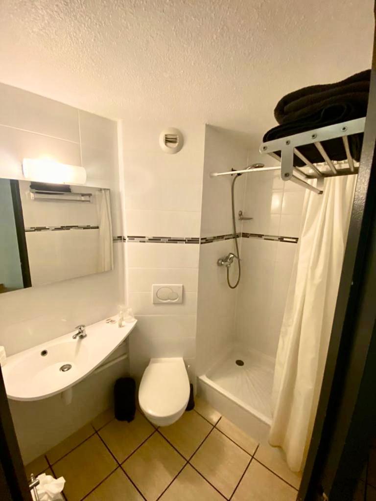 Confort Hôtel - Housity