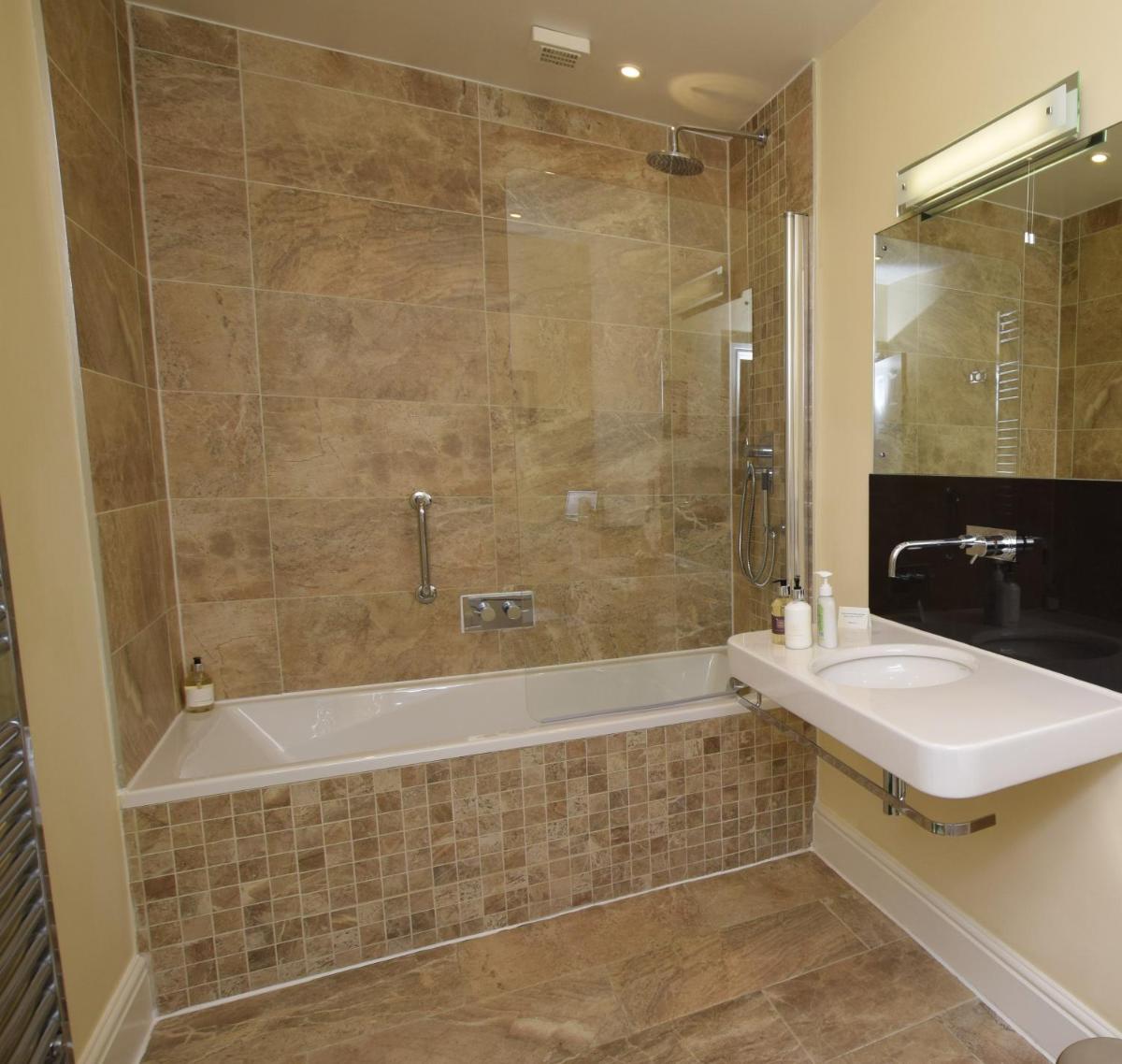 The Grasmere Hotel - Housity
