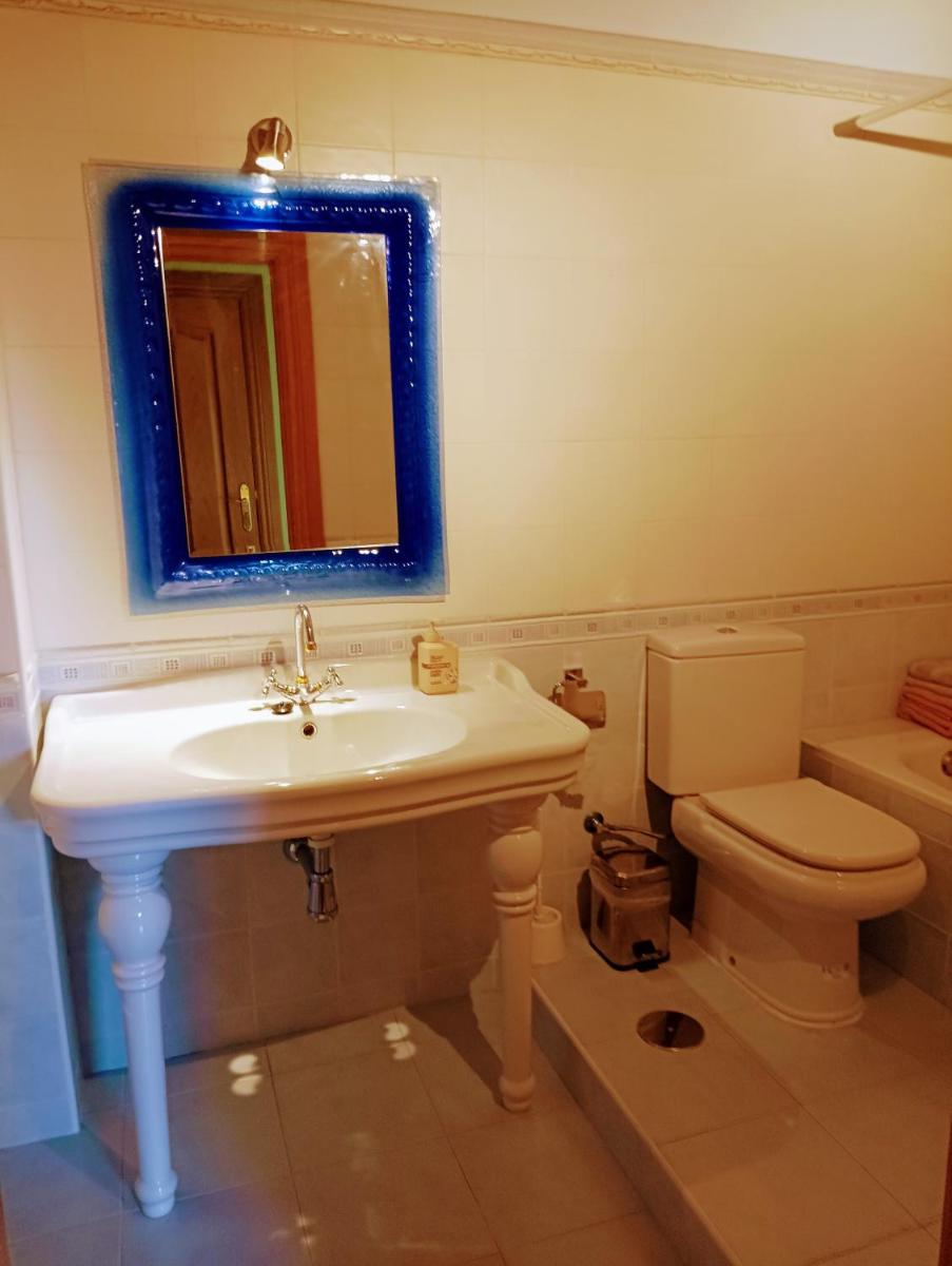 Boleta A 5 minutos de León, casa con jardín - Housity