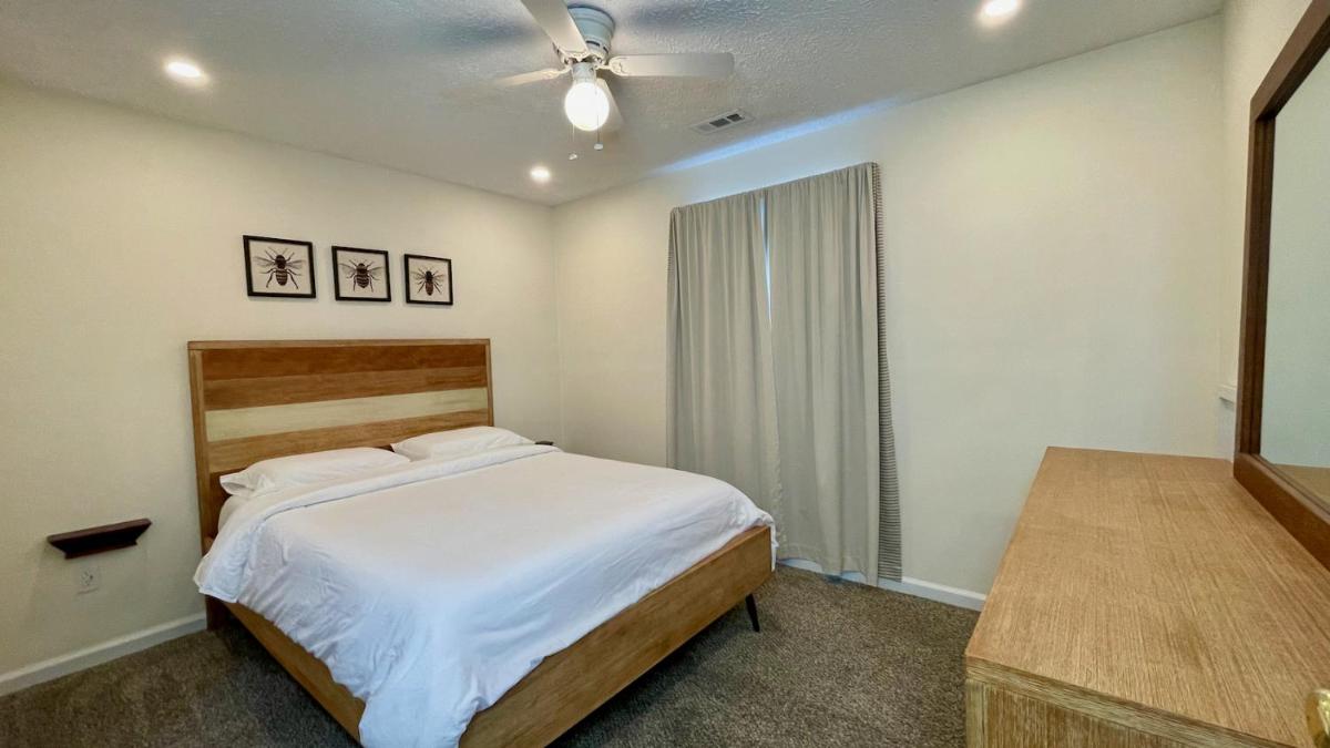 The Blue Door at Sylva Home Base Apartments - Housity