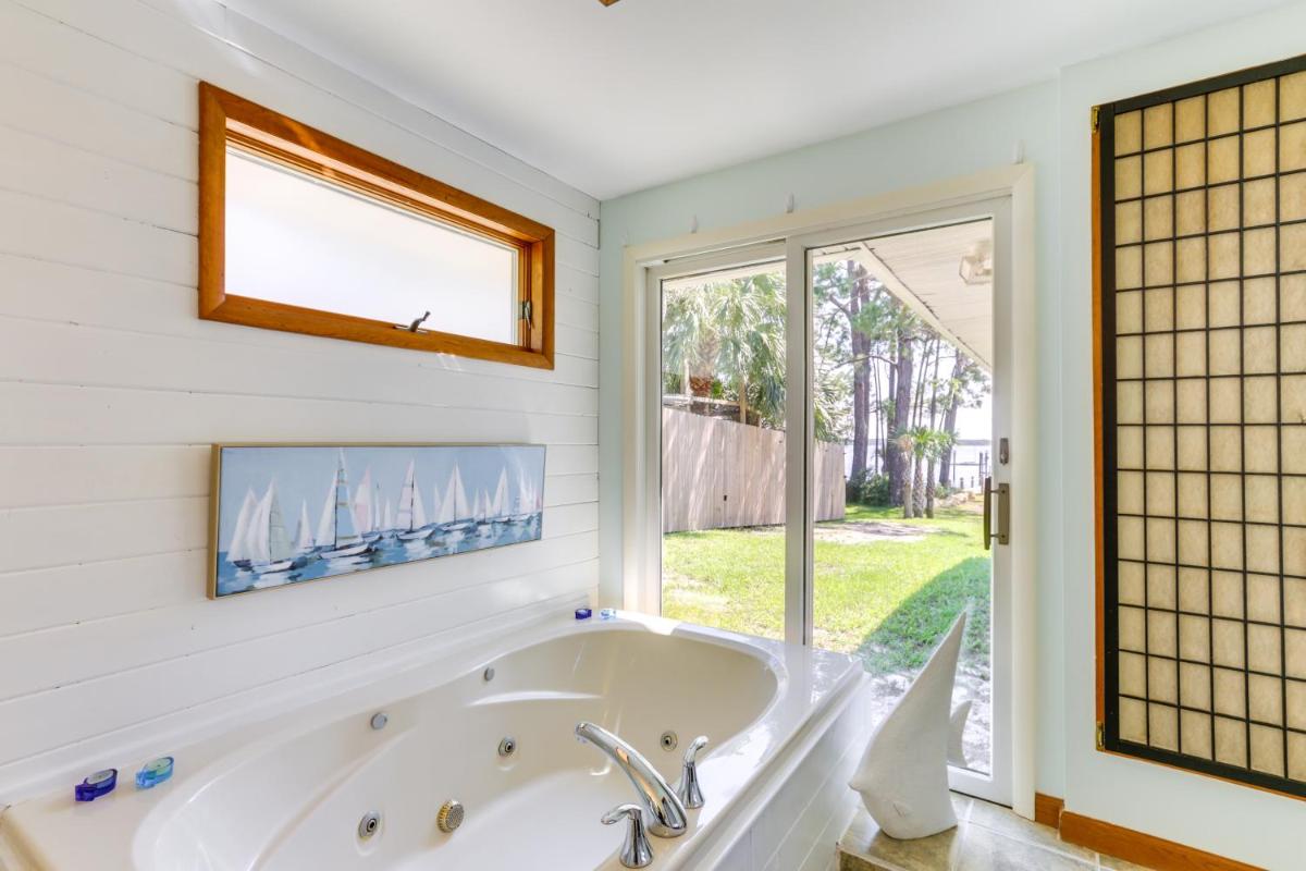 Private Beach and Dock Waterfront Panacea Retreat! - Housity