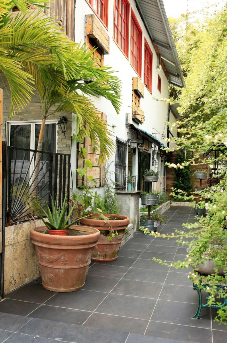 Casa La Granjita Market - Housity