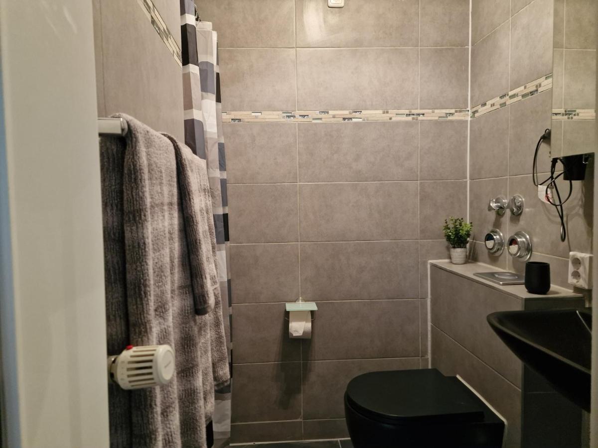 Elegant and Quiet - Housity