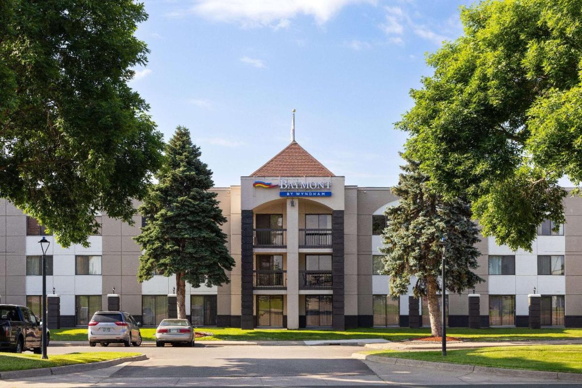 Baymont by Wyndham Shakopee - Housity