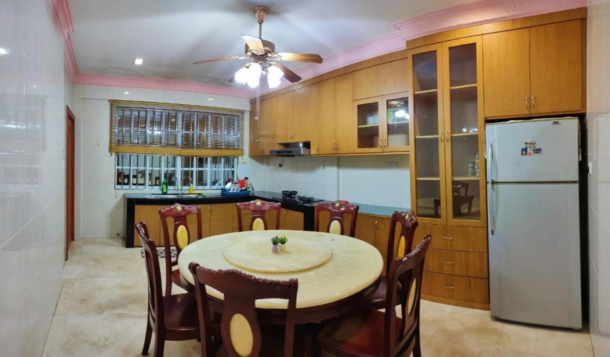 Suitetrails - R&S Homestay Sibu - Wedding House with Large Parking Area and High Speed Unifi