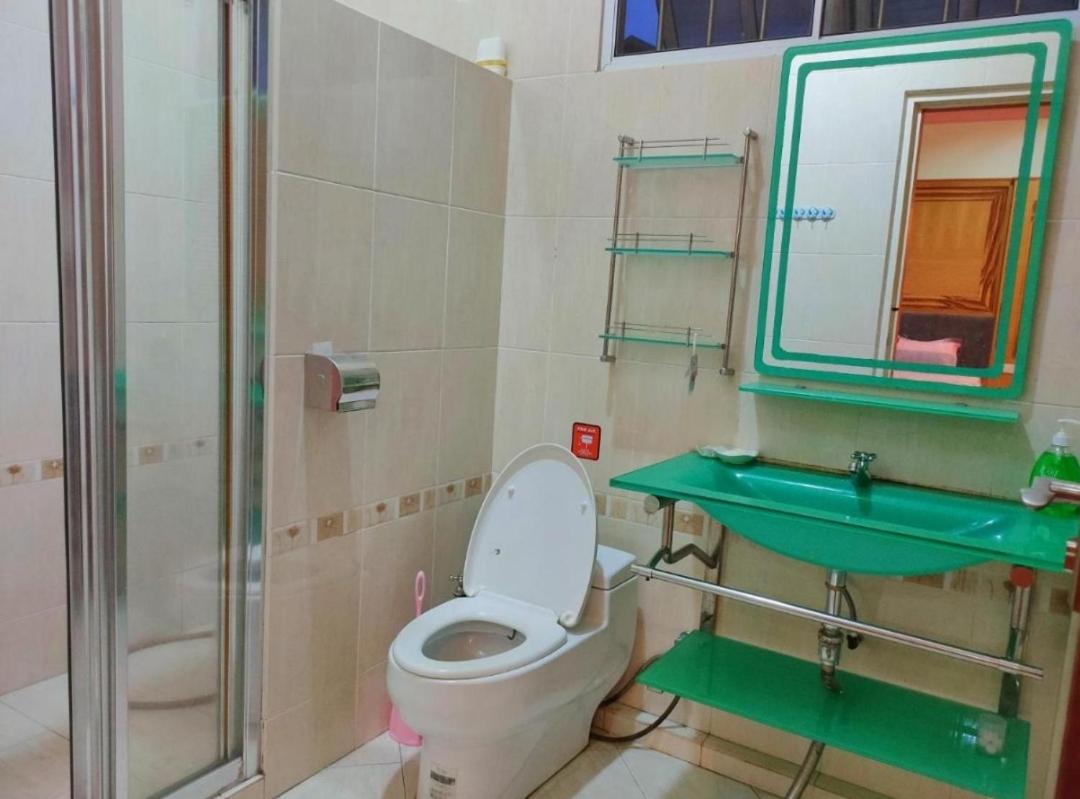 R&S Homestay Sibu - Wedding House with Large Parking Area and High Speed Unifi - Housity