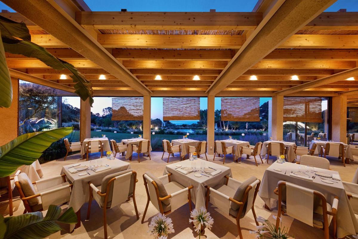 Un restaurante o sitio para comer en Pleta de Mar, Grand Luxury Hotel by Nature - Adults Only