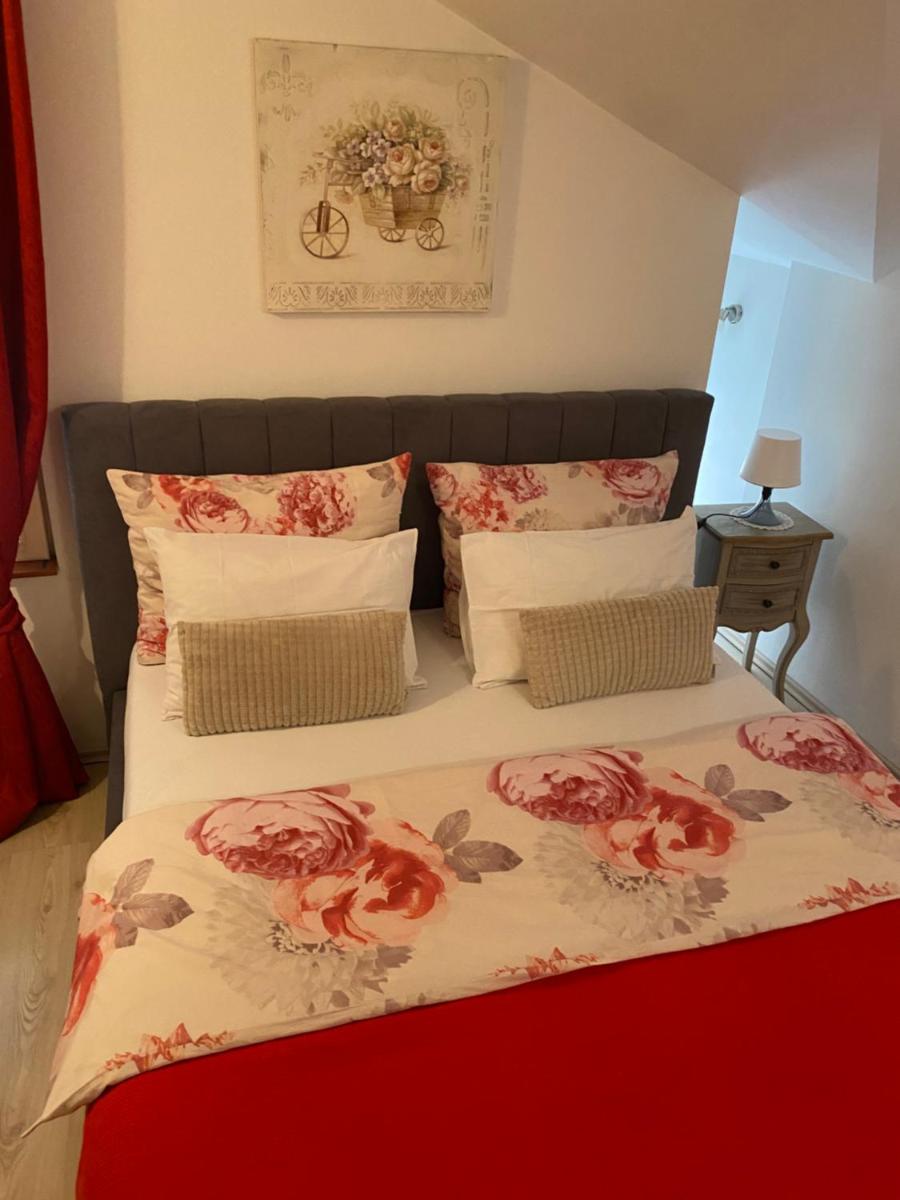 Mickey Mouse & Studio Mini - Housity