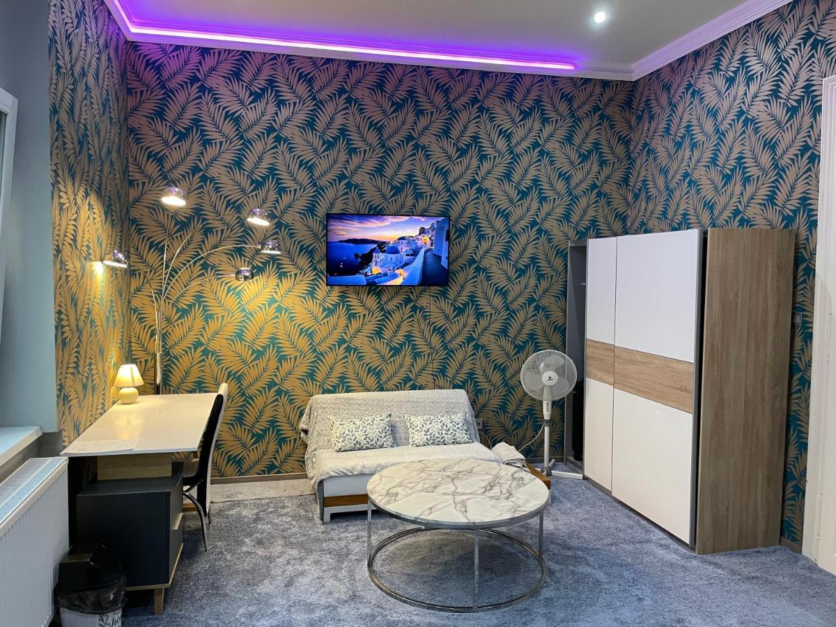 Hostel Rooms - Housity