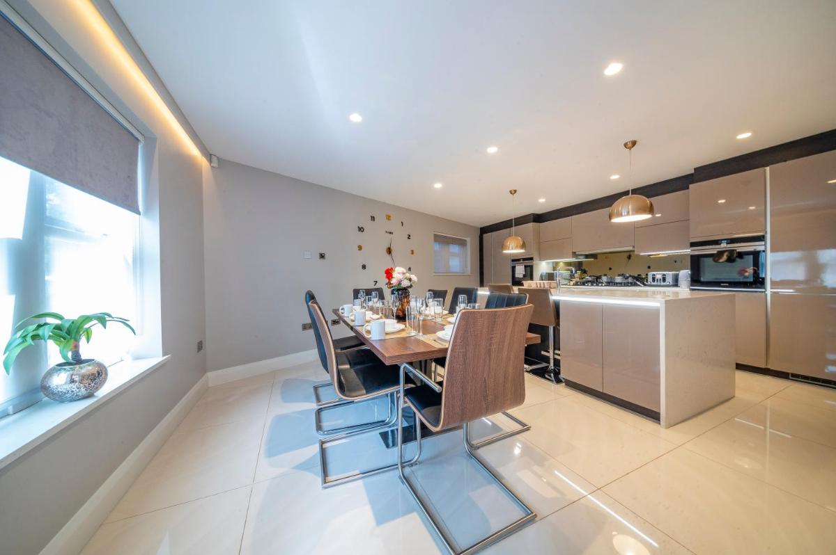 *RA7C* For your most relaxed & Cosy stay + Free Parking + Free Fast WiFi * - Housity