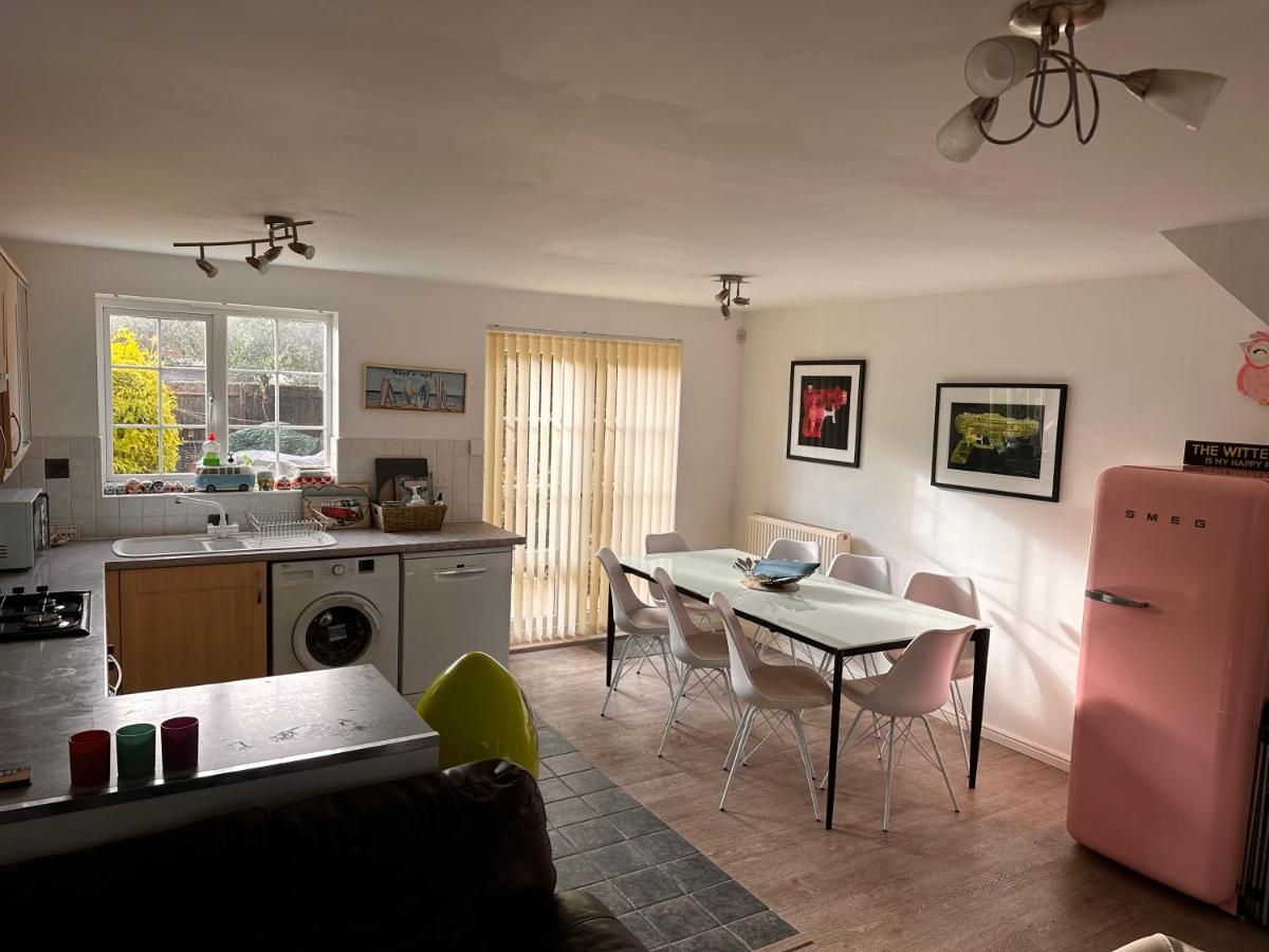 Holiday house within 5 min walk from Bracklesham Bay beach - Housity
