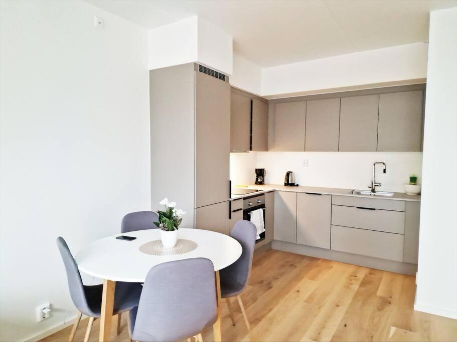 Suitetrails - Demims Apartments Lillestrøm - Modern & Super Central - 10mins from Oslo S