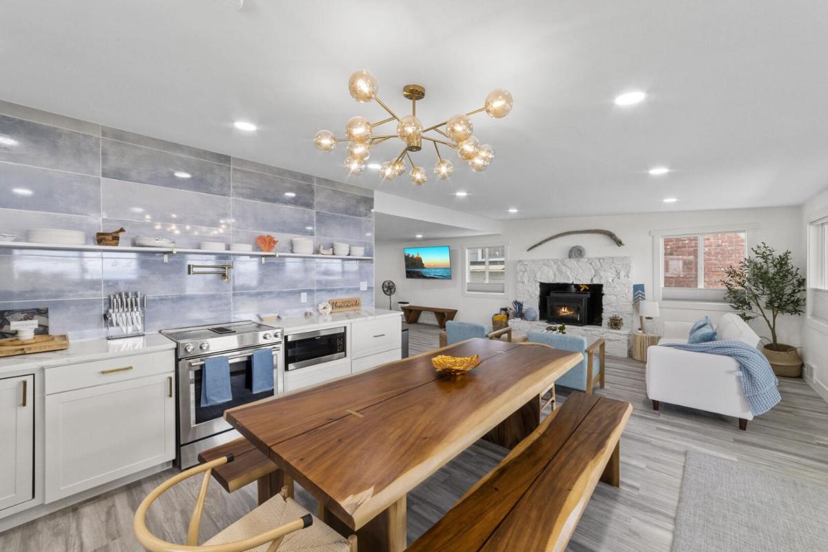 New DRIFTWOOD SHORES ROAD HOUSE CAMANO - Housity