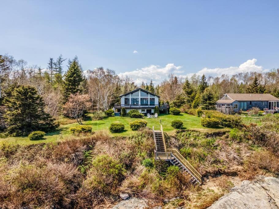 The Lost Lobster Chalet - 3D Tours - Housity