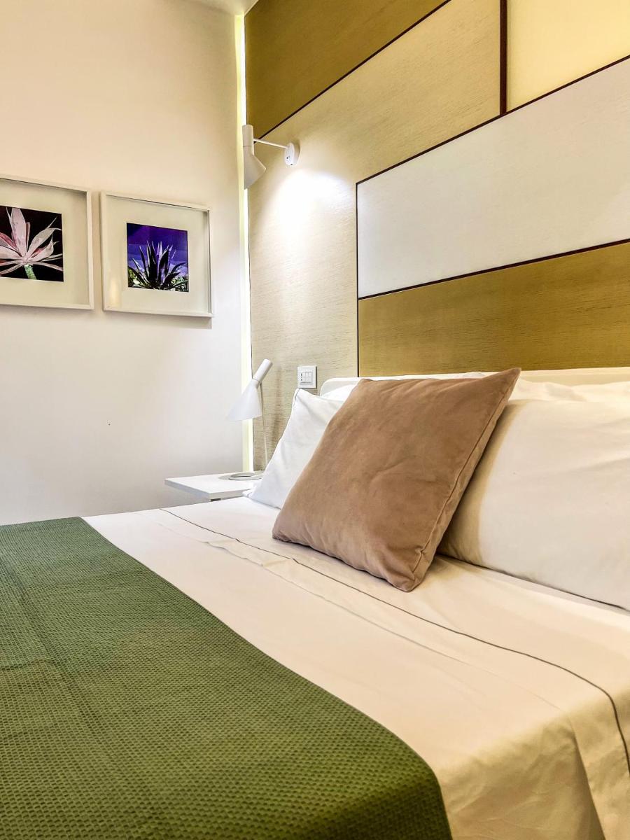Santacroce Luxury Rooms - Housity