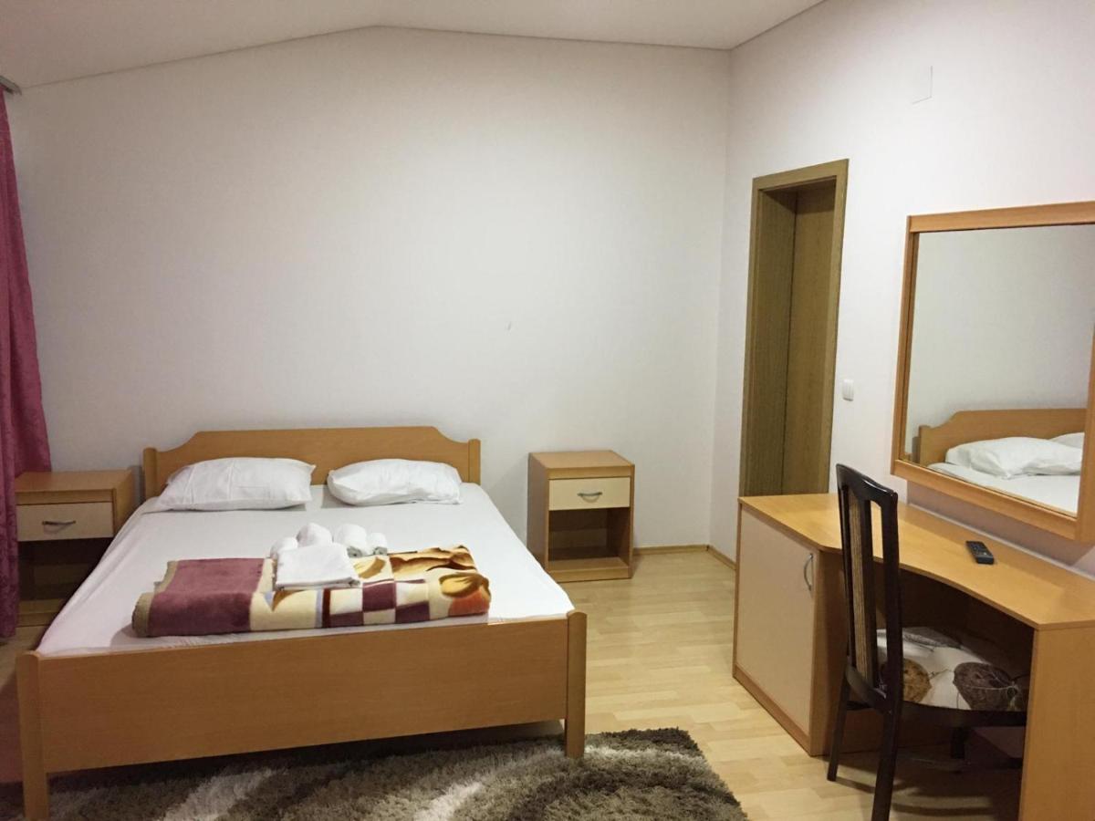 Hotel Diplomat - Housity