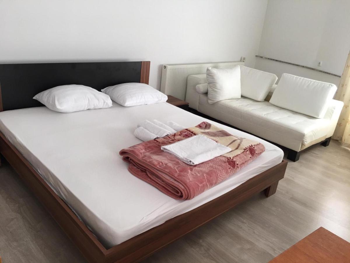Hotel Diplomat - Housity