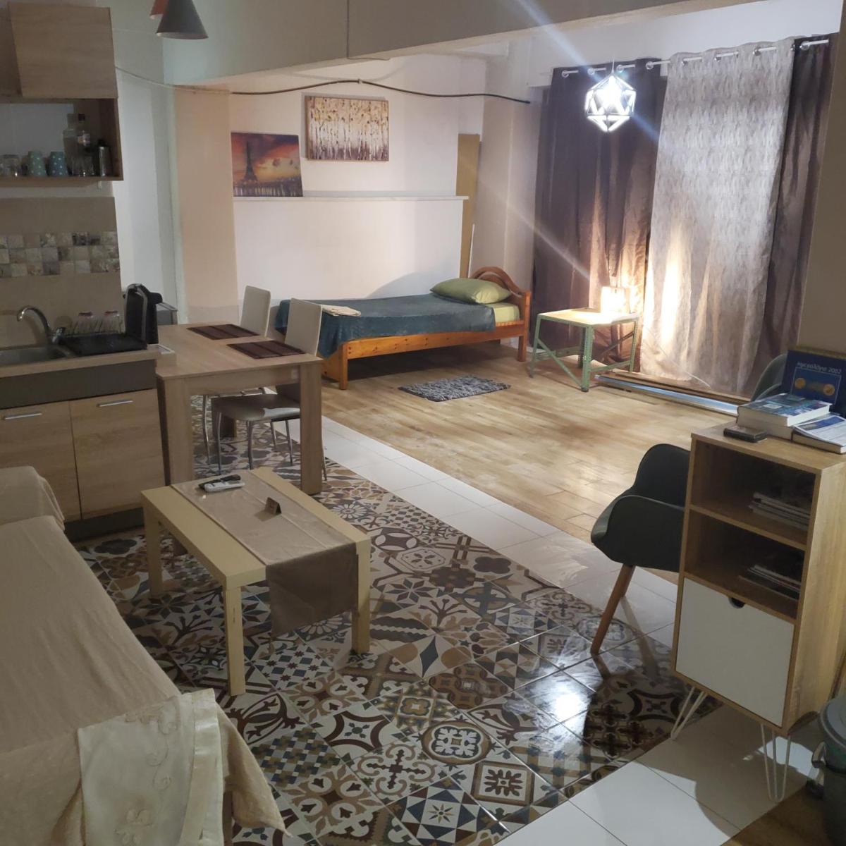 Suitetrails - Spacious, friendly, 72sm Bedroom in Nikaia-Peiraeus