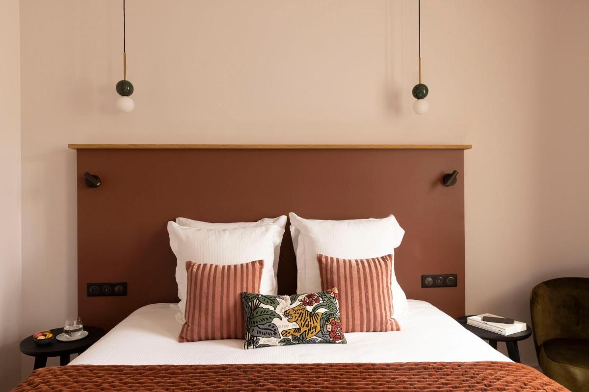 Un ou plusieurs lits dans un hébergement de l'établissement L'INVITATION AU VOYAGE - Hôtel & Spa