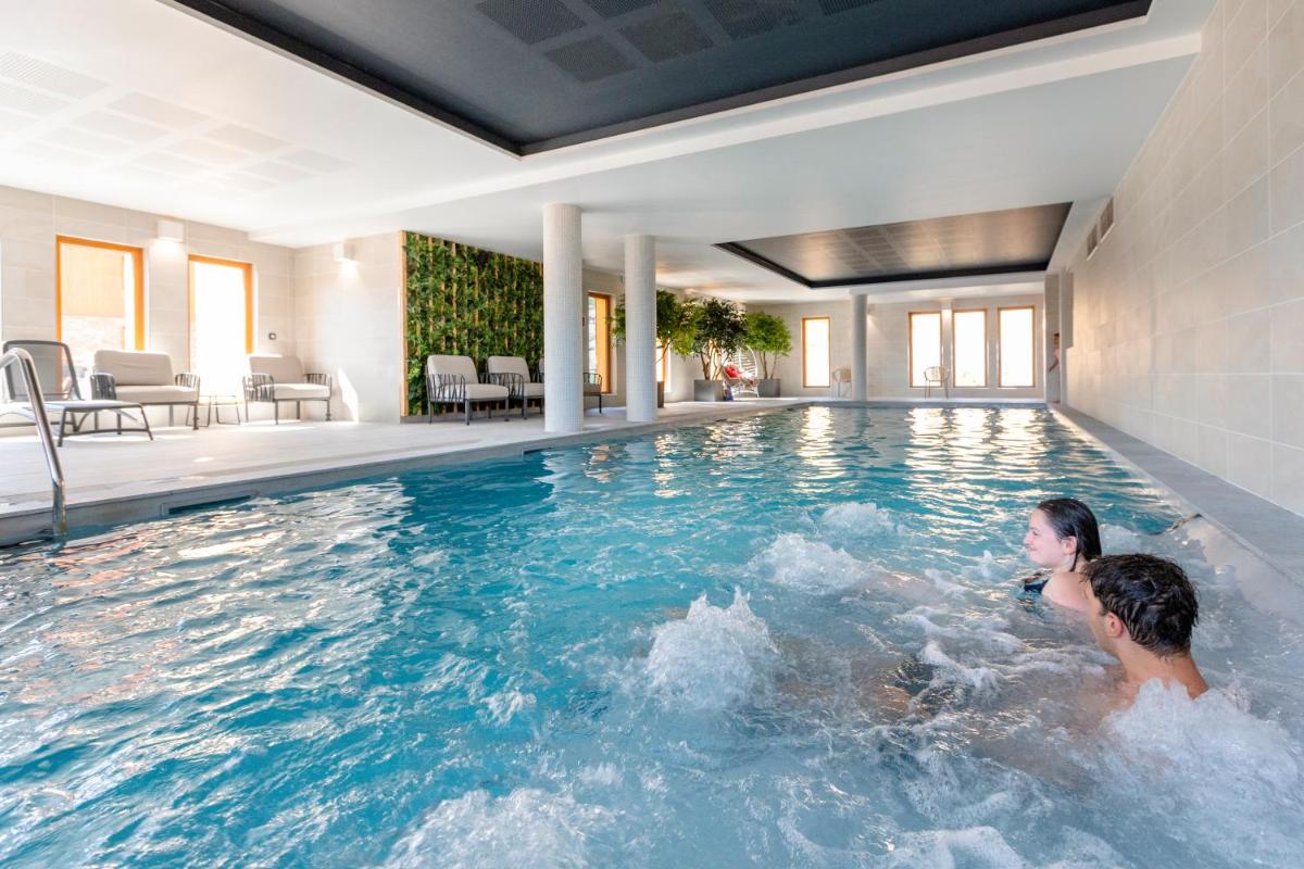 Piscine de l'établissement Résidence Club MMV Le Silvana ou située à proximité