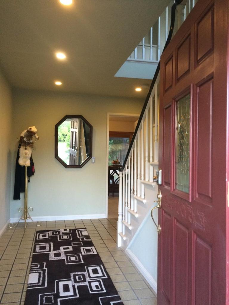 Private Retreat in Saratoga Cozy Rooms Expansive Yard Ideal Getaway - Housity