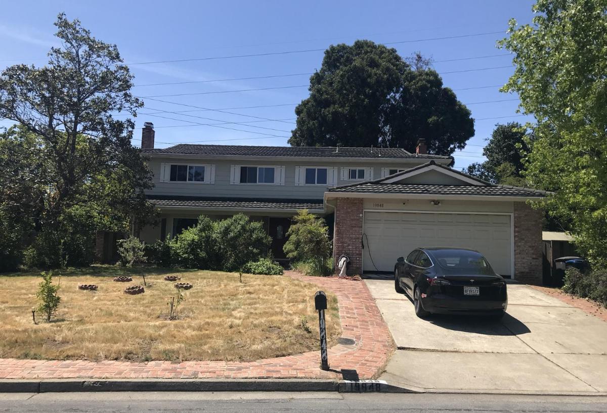 Private Retreat in Saratoga Cozy Rooms Expansive Yard Ideal Getaway - Housity