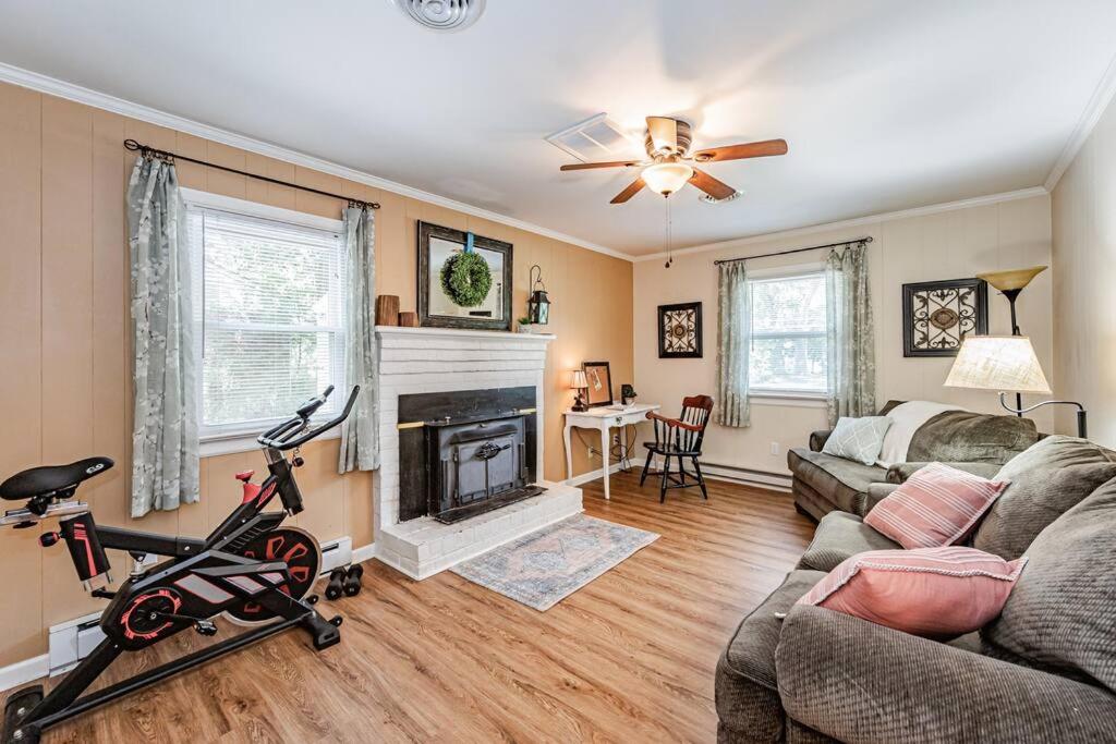 Kelly's Comfortable Quinton Home - Housity