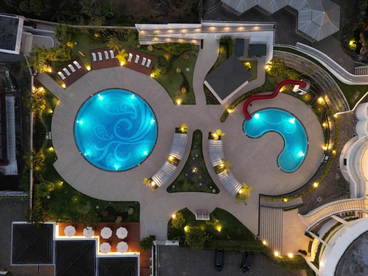 Surya Hotel & Cottages Prigen - Housity