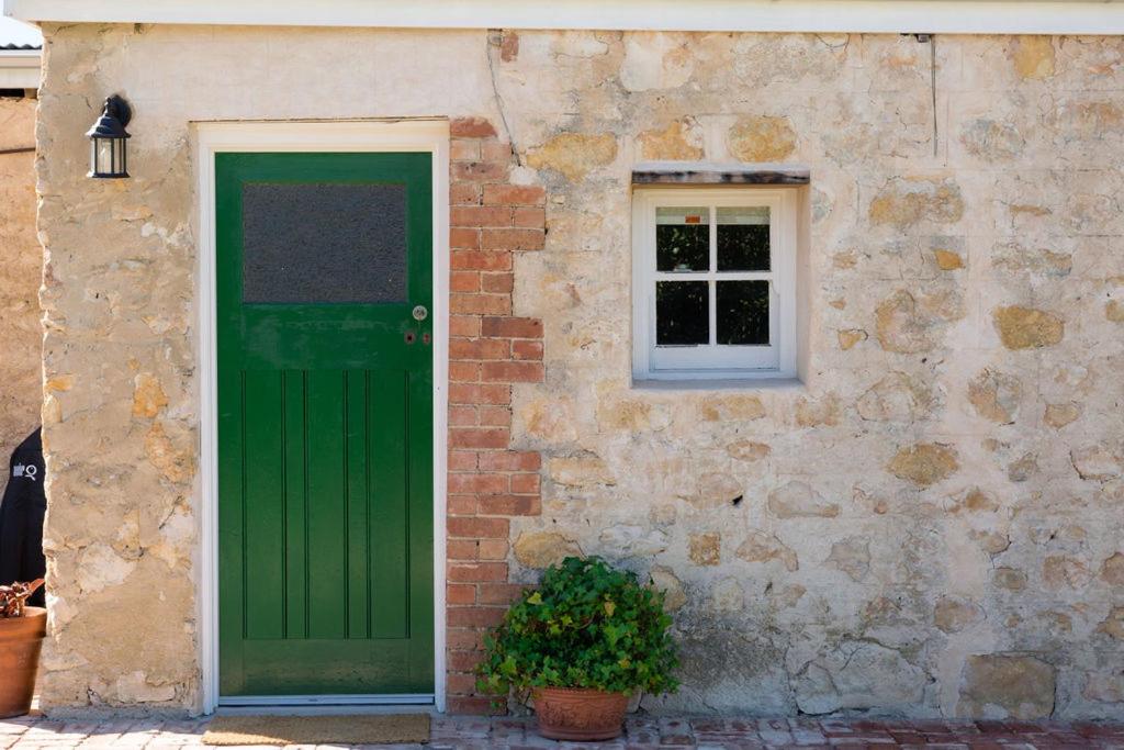 Green Door BnB - Housity