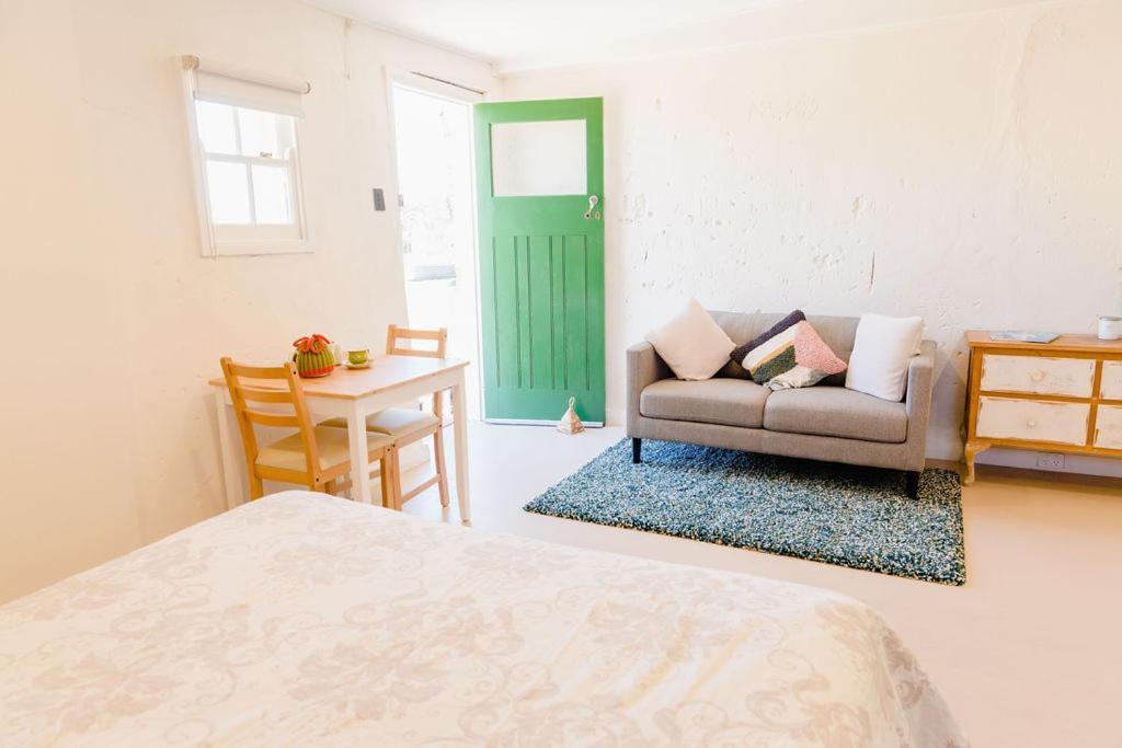 Green Door BnB - Housity