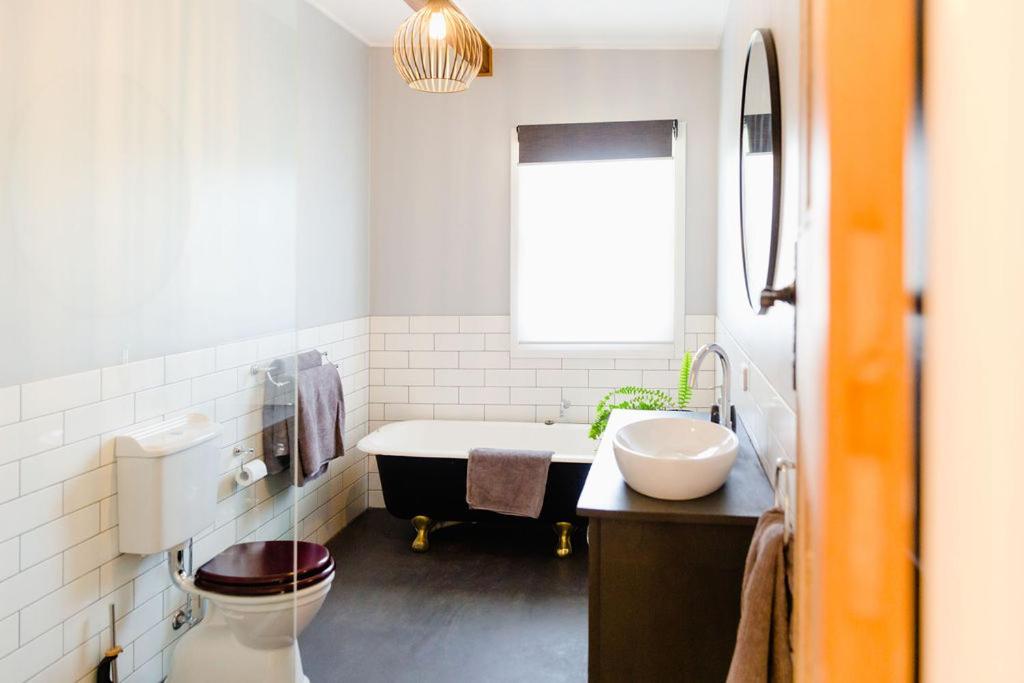 Green Door BnB - Housity