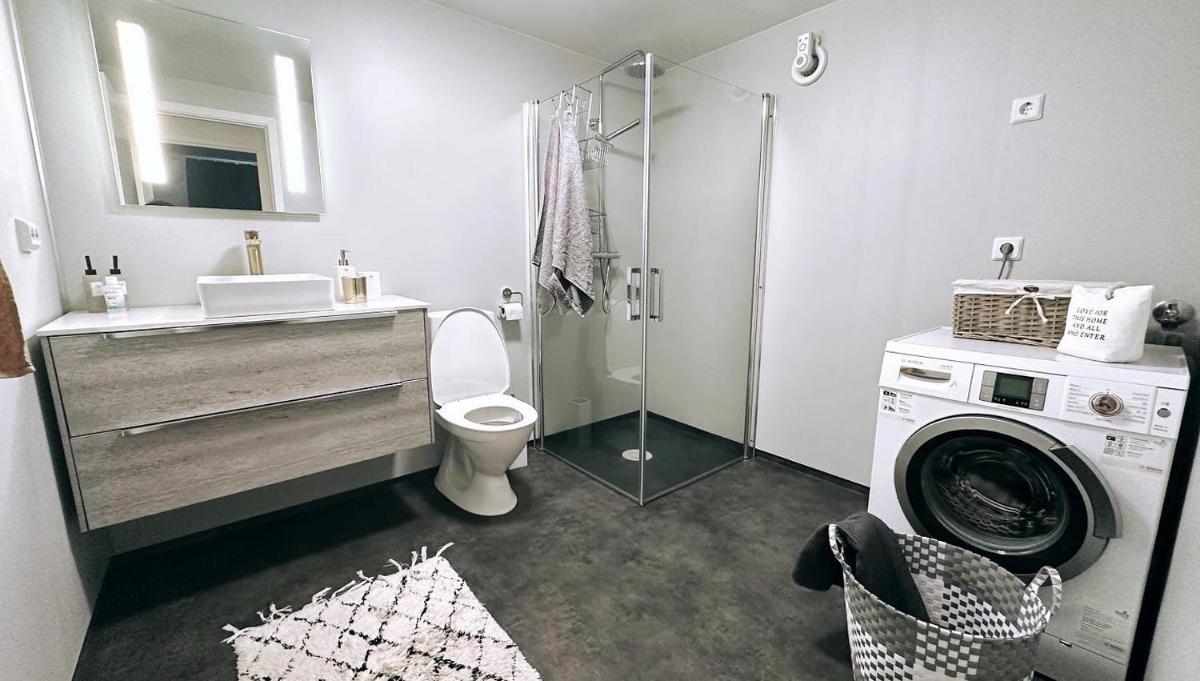 «Sea View Apartment Finnøy Island» - Housity