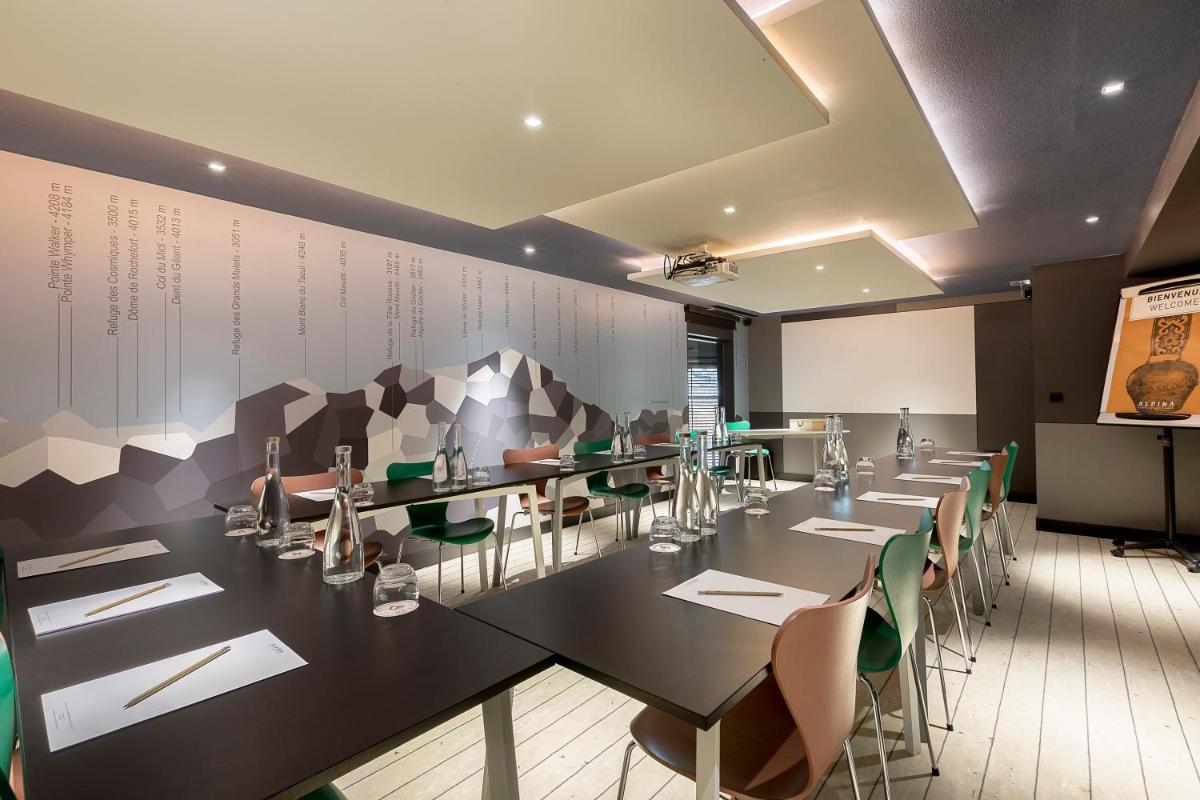 Espace de conférence ou salle de réunion dans l'établissement Alpina Eclectic Hotel