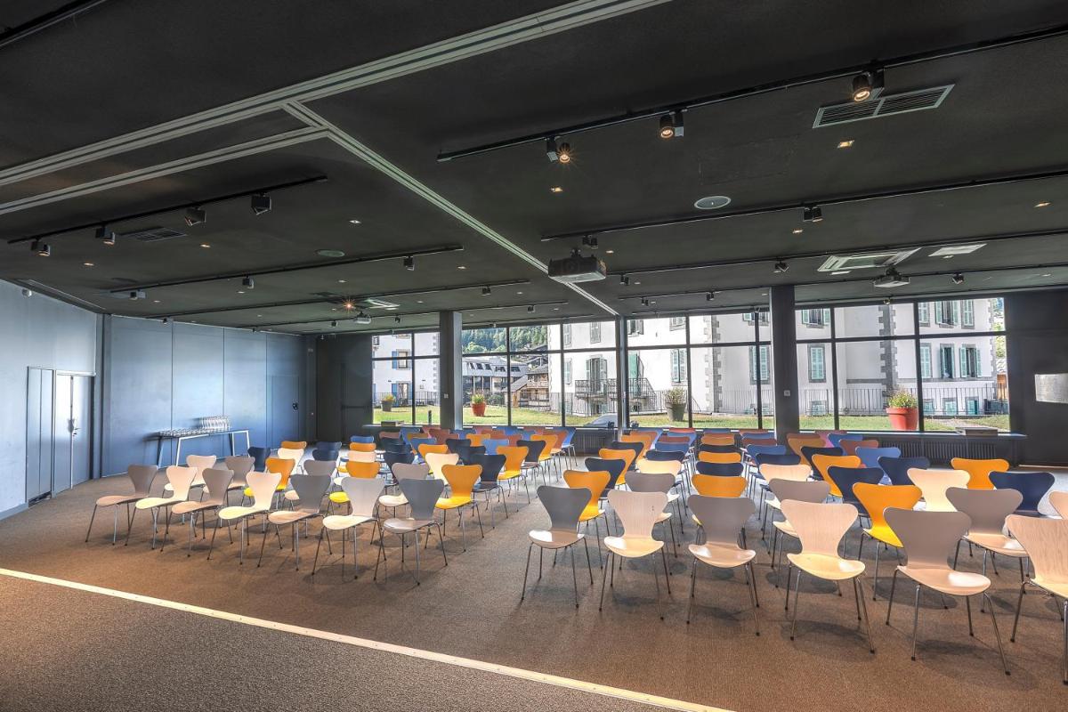 Espace de conférence ou salle de réunion dans l'établissement Alpina Eclectic Hotel