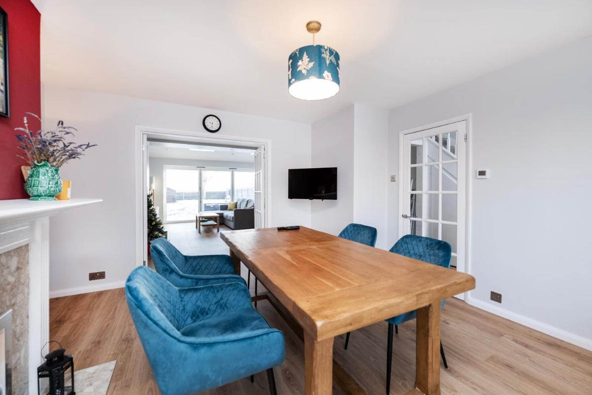 3 bedroom house with a beautiful view in Bromley - Housity
