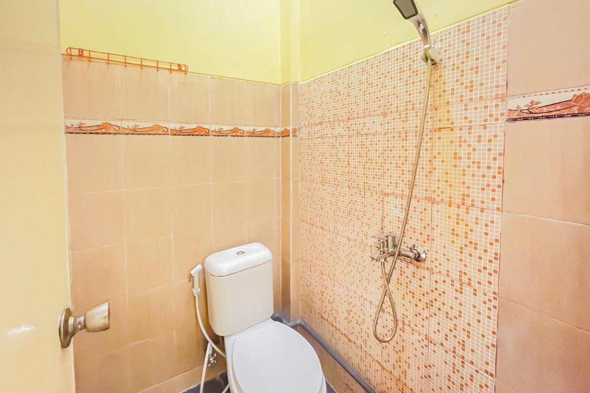 Sion Homestay Mitra RedDoorz near Terminal Kertajaya Mojokerto - Housity