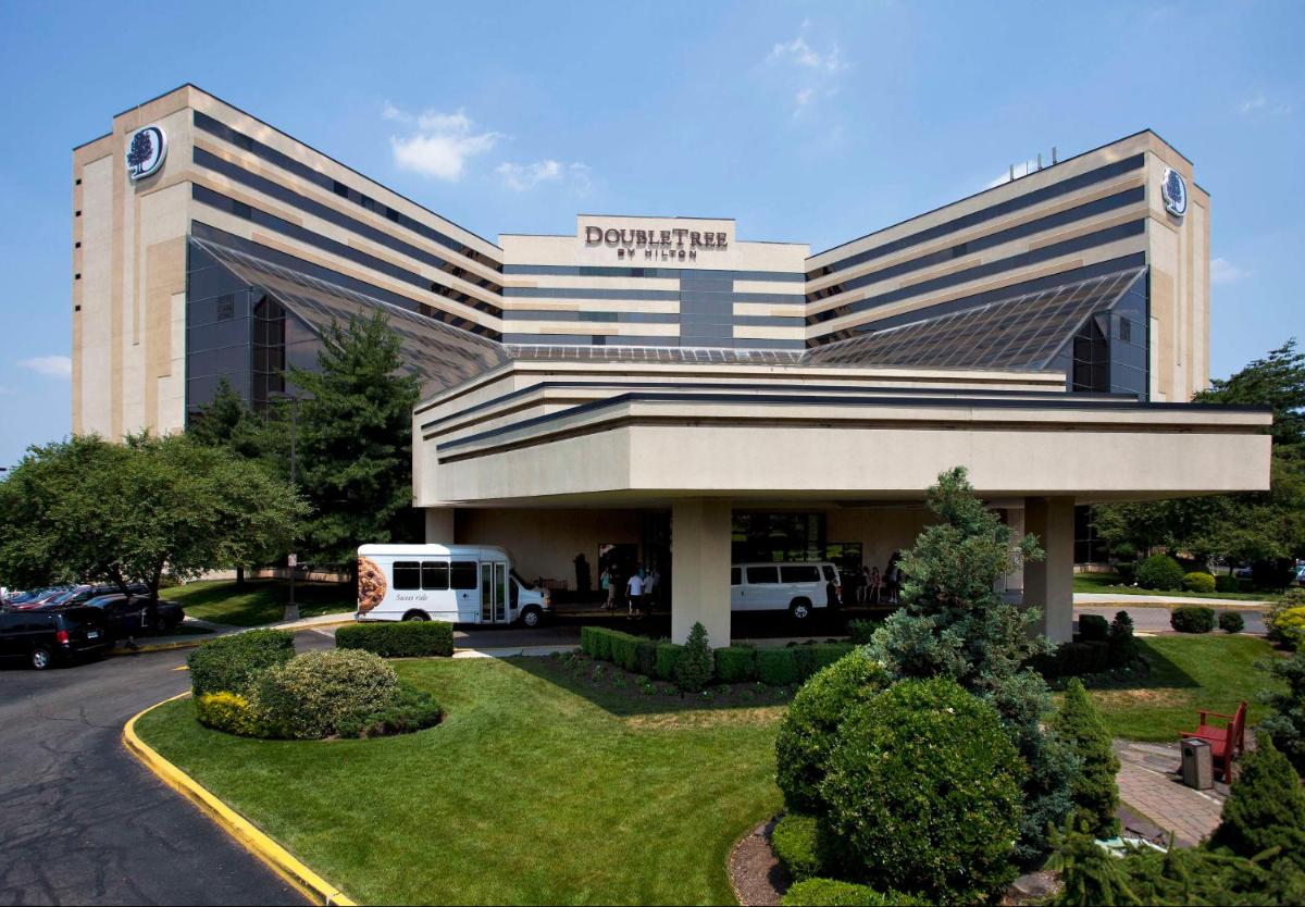 DoubleTree by Hilton Hotel Newark Airport - Housity