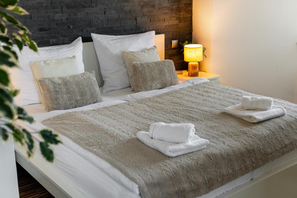 Beautiful Apartments With Parking In a Quiet Location - Housity