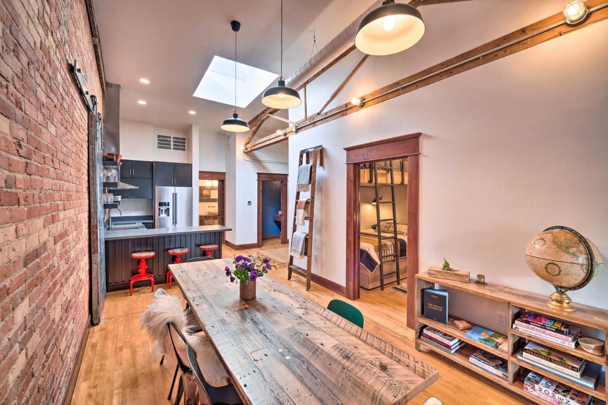 Fort Howard Lodge Green Bay Modern Escape - Housity